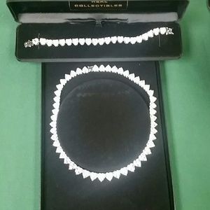 Silver Necklace and bracelet set.